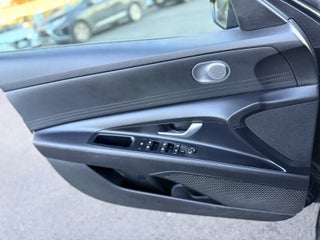 Image of 2022 Hyundai Elantra