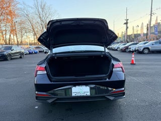 Image of 2022 Hyundai Elantra