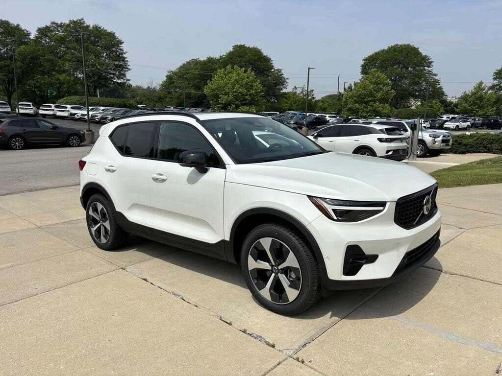 2025 Volvo XC40