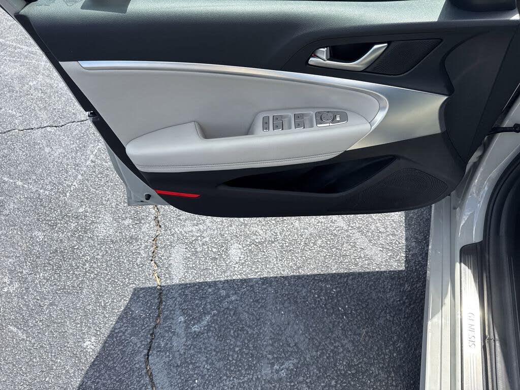 2025 Genesis G70