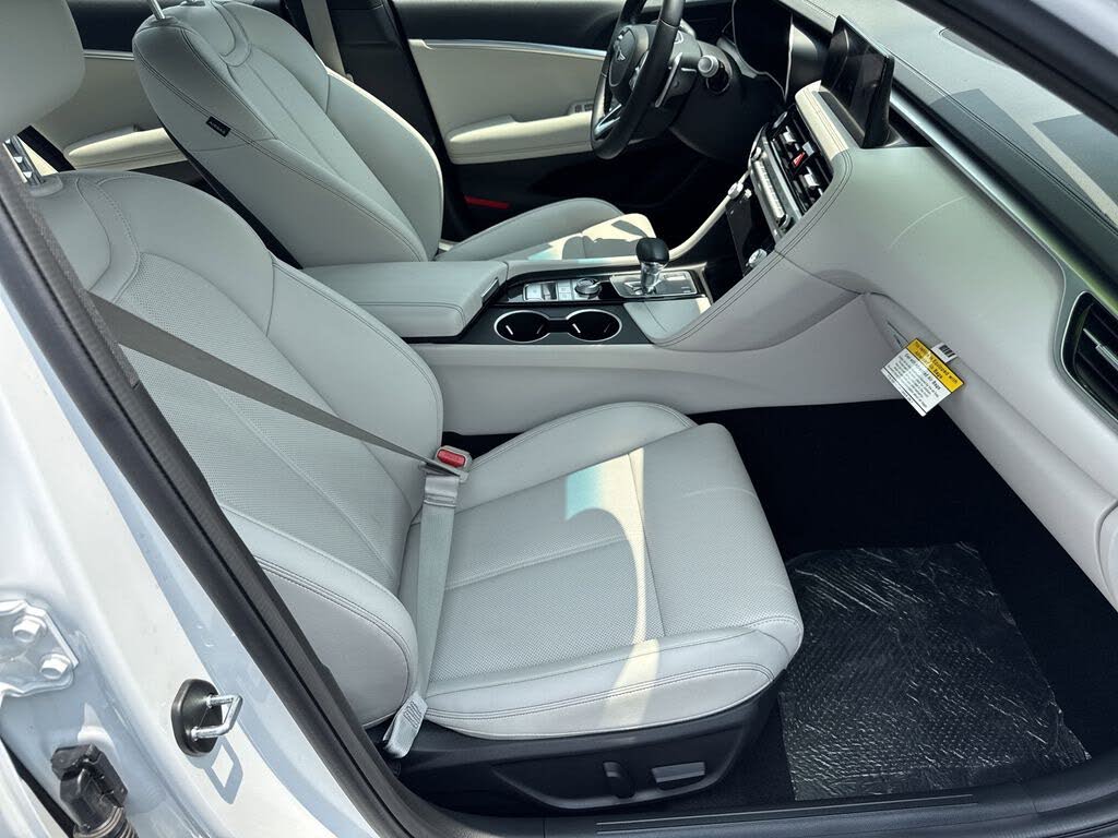 2025 Genesis G70