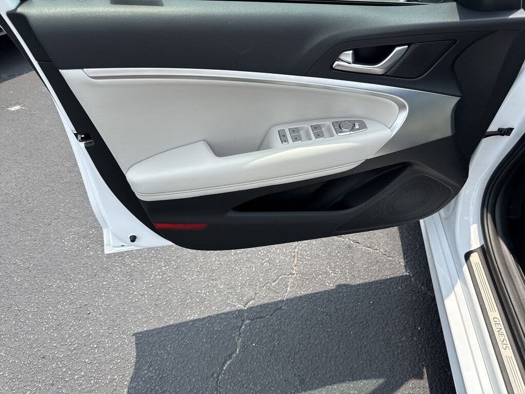 2025 Genesis G70
