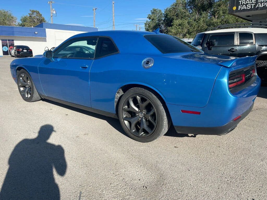 2015 Dodge Challenger — thumbnail 2