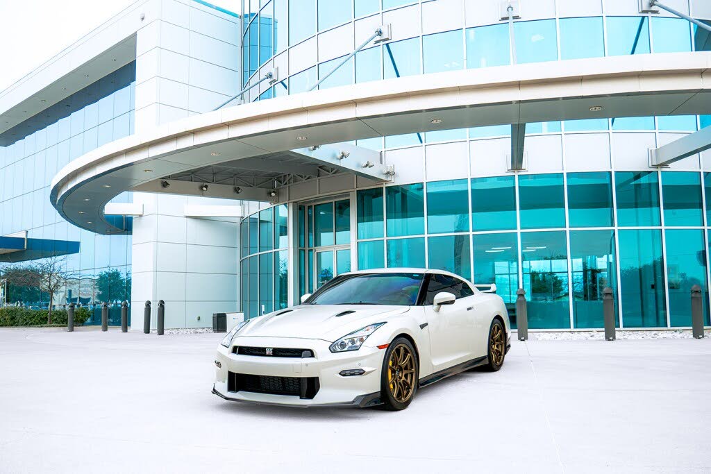 Nissan GT-R