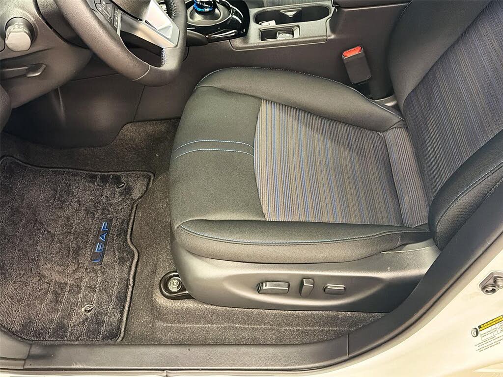 2025 Nissan LEAF