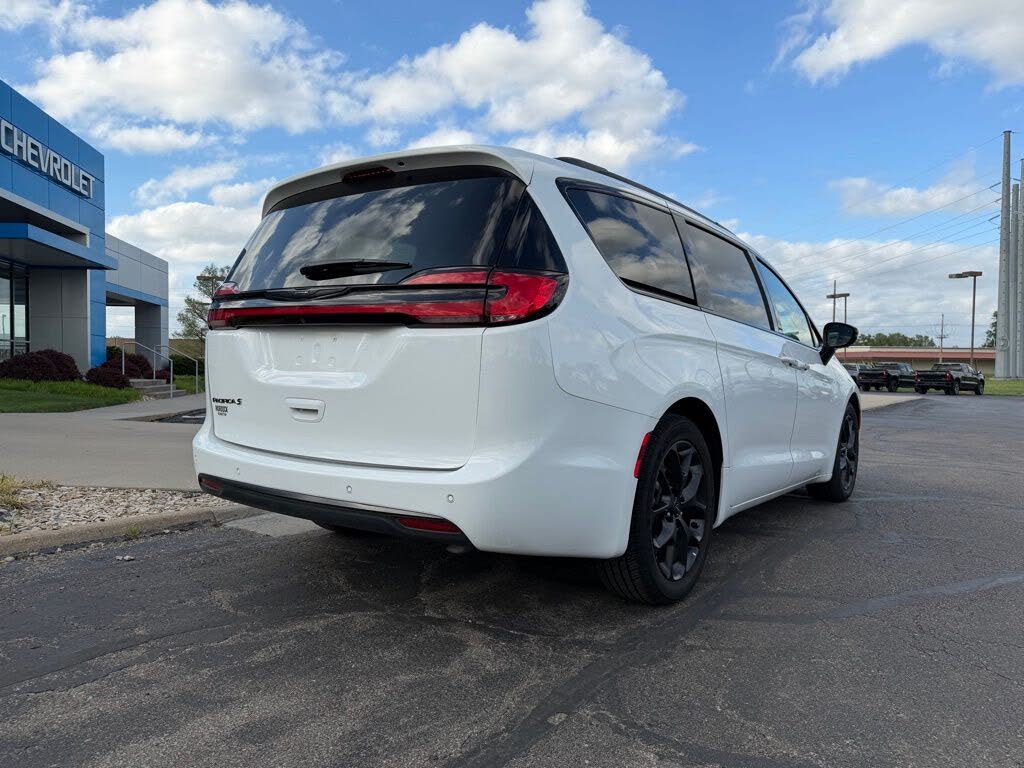 2025 Chrysler Pacifica
