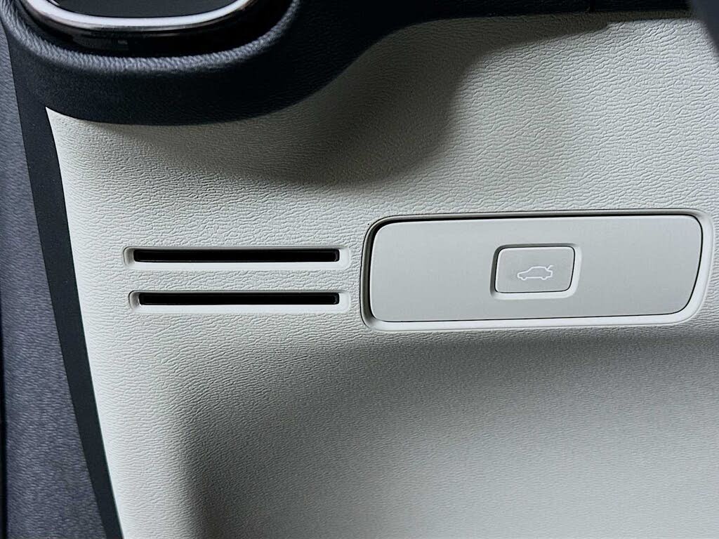 2023 Volvo XC40