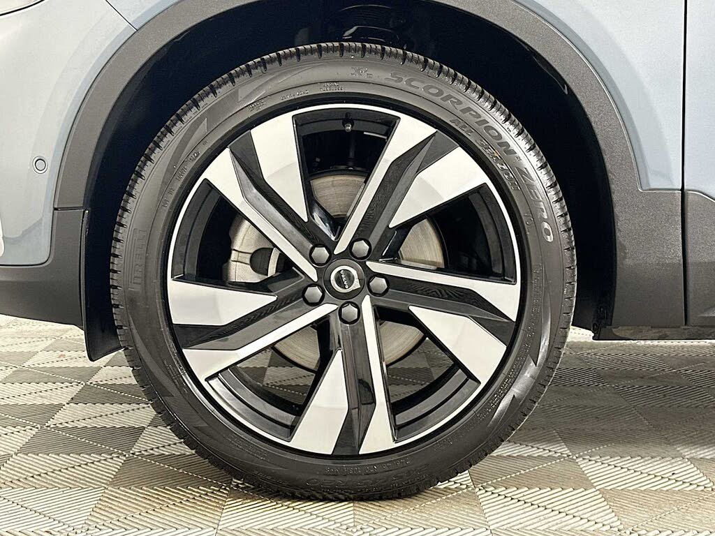 2023 Volvo XC40
