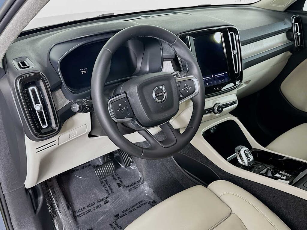 2023 Volvo XC40