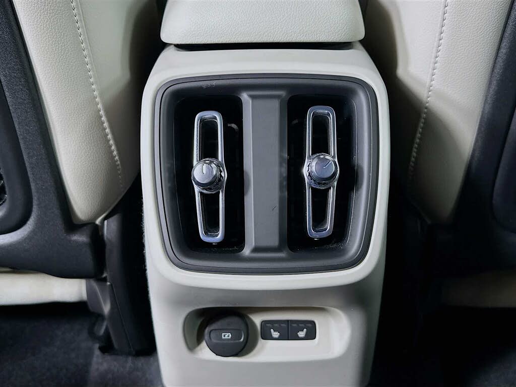 2023 Volvo XC40