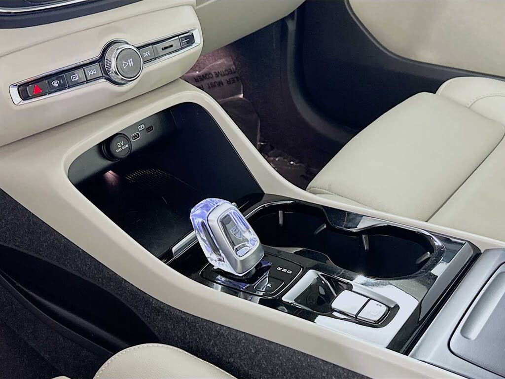 2023 Volvo XC40