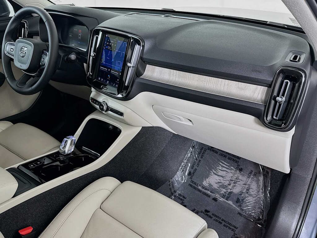 2023 Volvo XC40