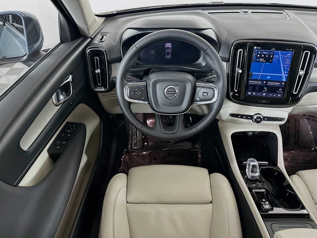 2023 Volvo XC40