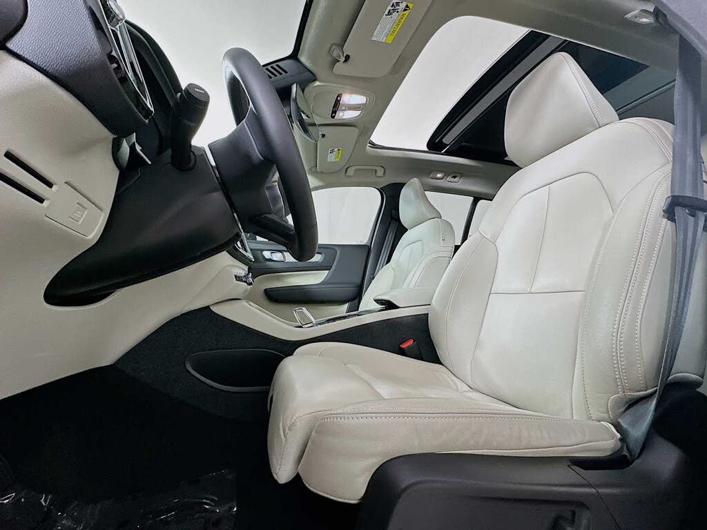 2023 Volvo XC40