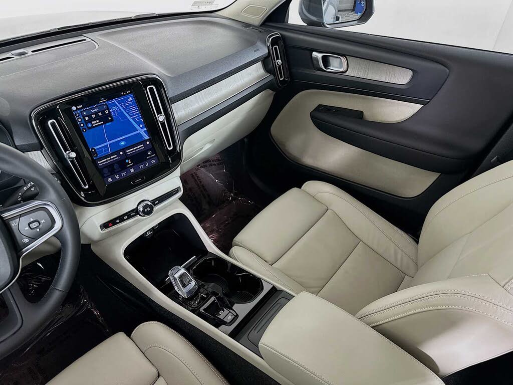 2023 Volvo XC40