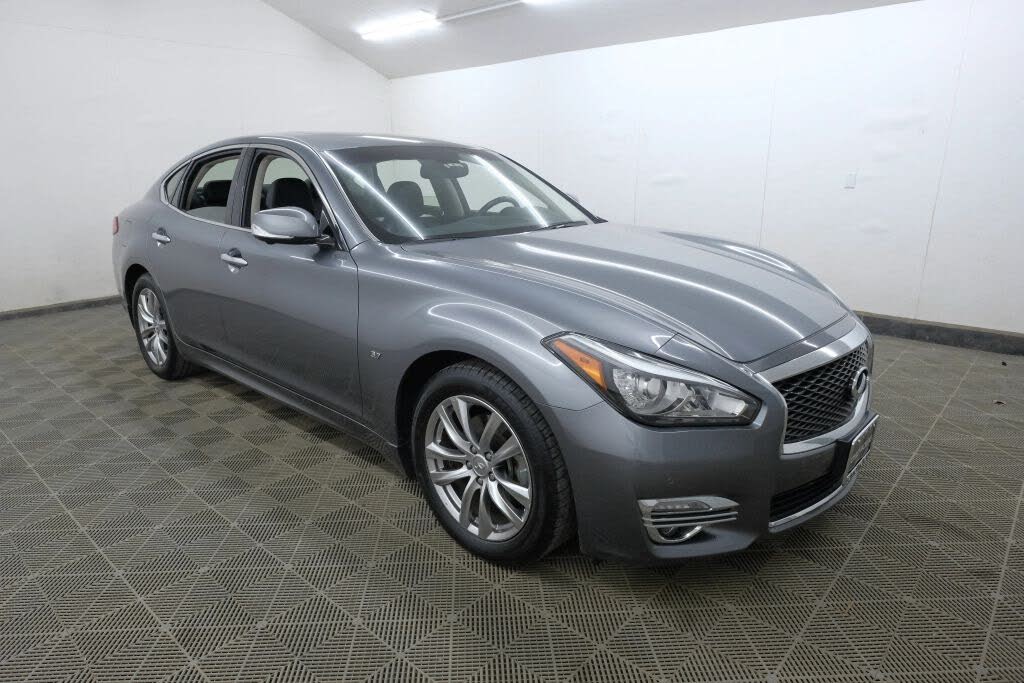 Infiniti Q70