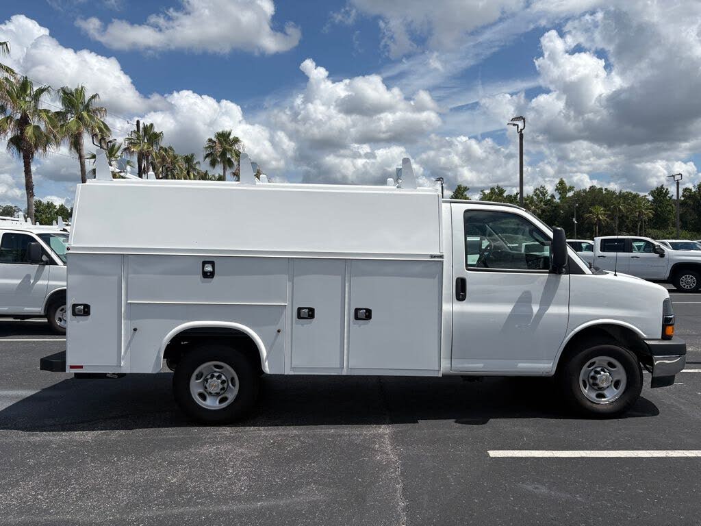 2025 Chevrolet Express Chassis