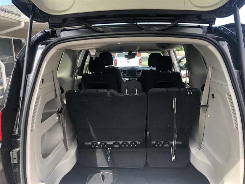 2023 Chrysler Voyager