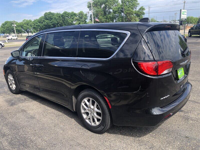 2023 Chrysler Voyager