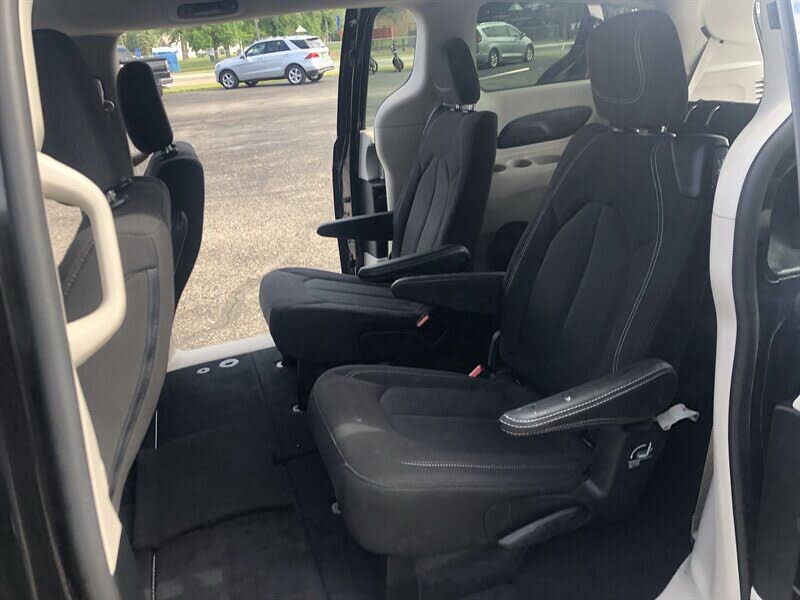 2023 Chrysler Voyager
