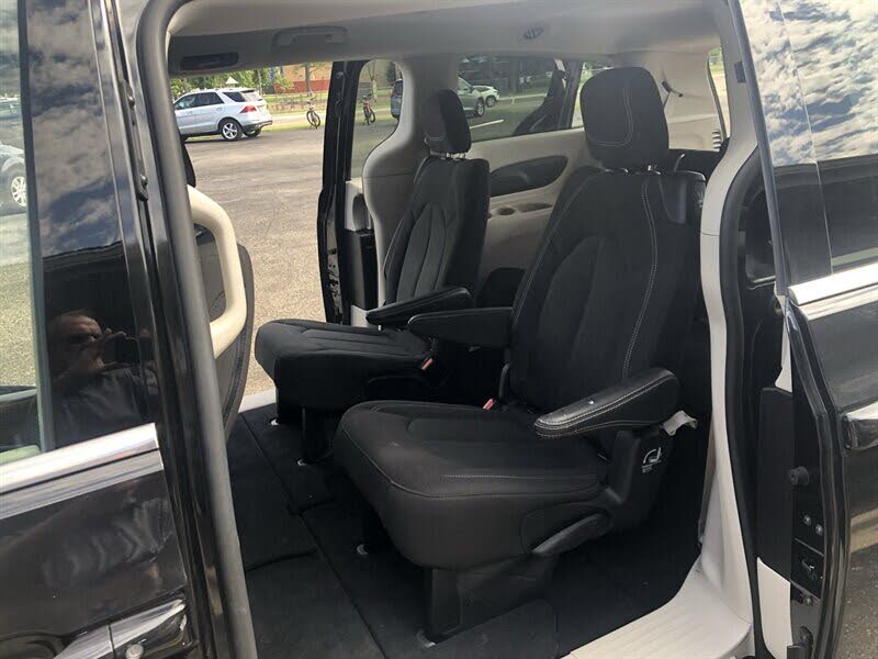 2023 Chrysler Voyager