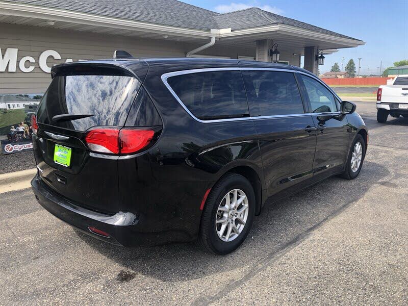 2023 Chrysler Voyager