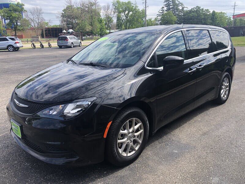 2023 Chrysler Voyager