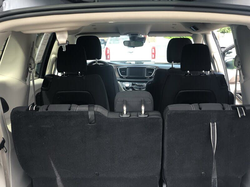 2023 Chrysler Voyager