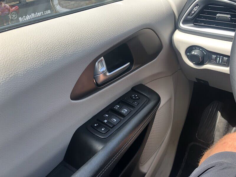 2023 Chrysler Voyager