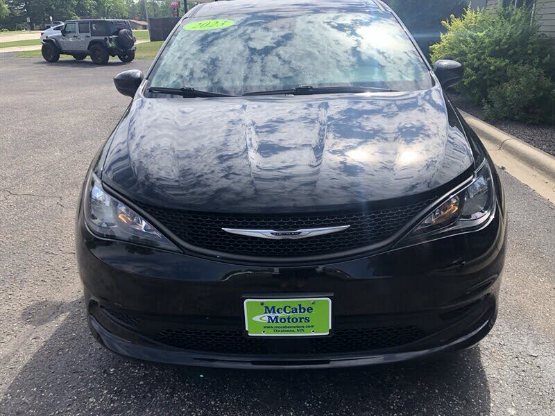 2023 Chrysler Voyager