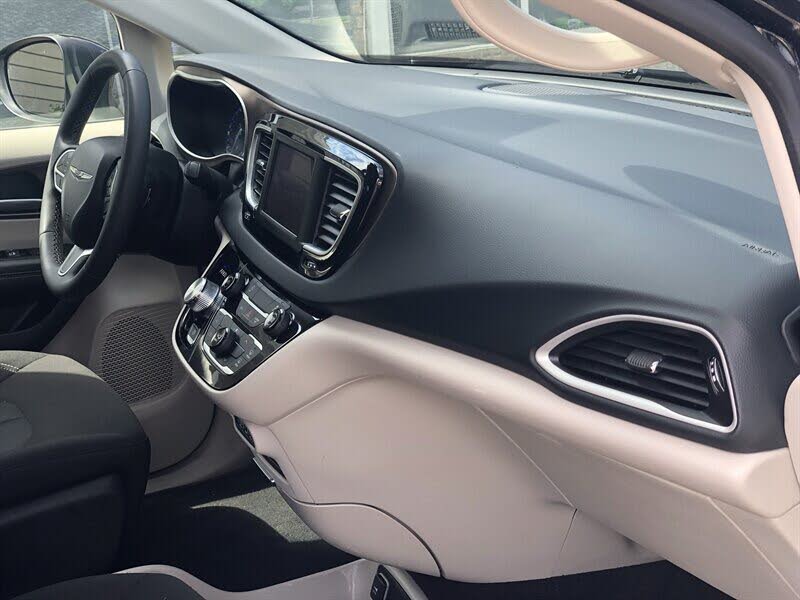 2023 Chrysler Voyager