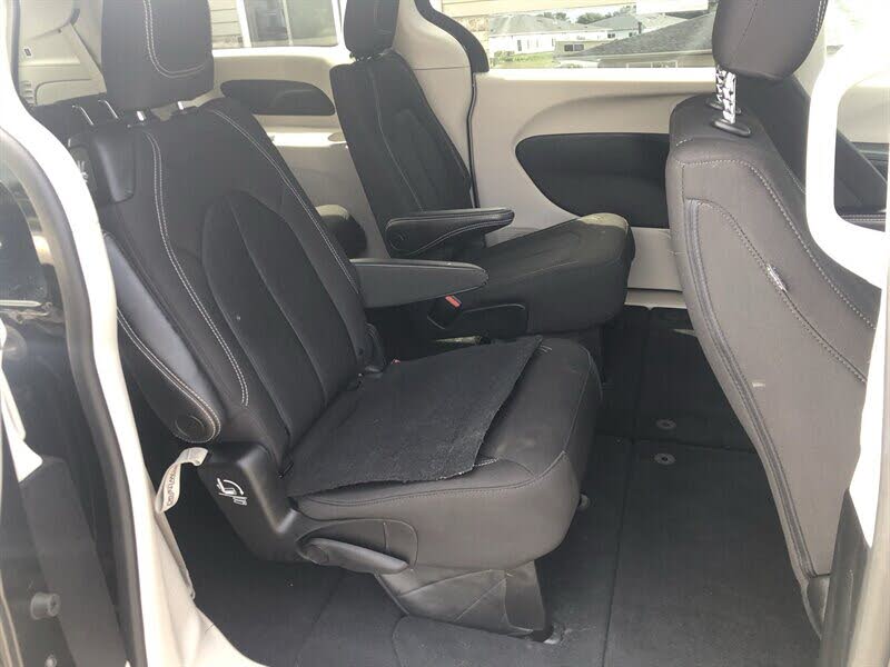 2023 Chrysler Voyager