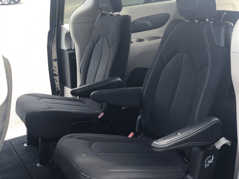 2023 Chrysler Voyager