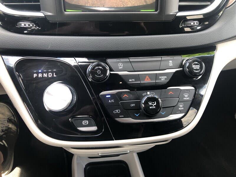 2023 Chrysler Voyager