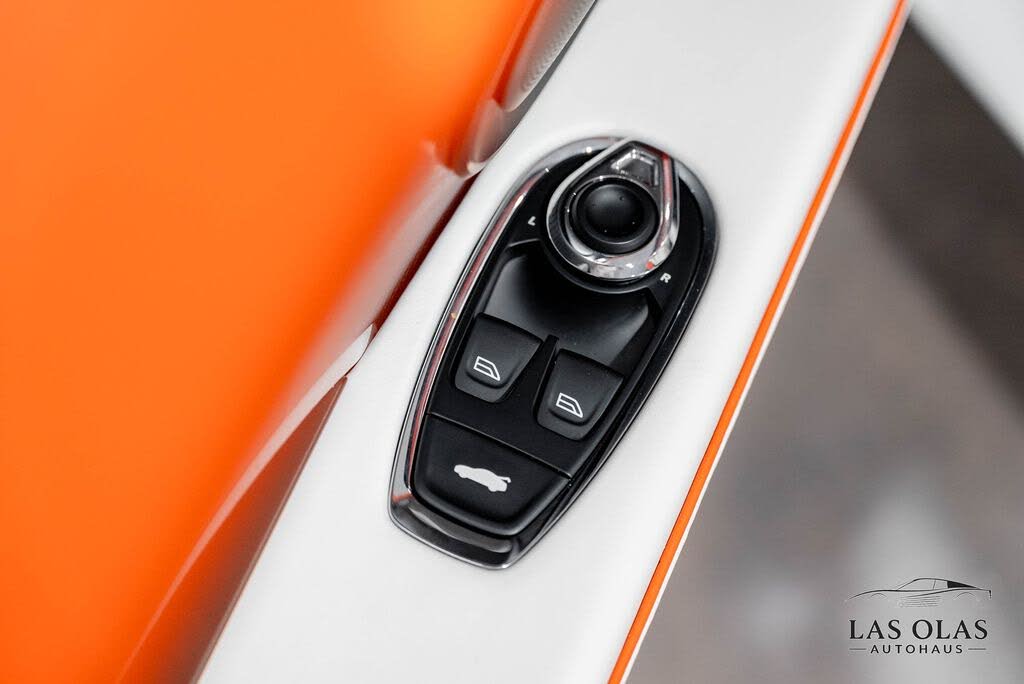2023 Aston Martin DBS