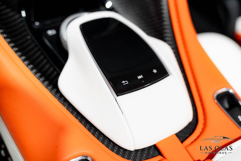 2023 Aston Martin DBS