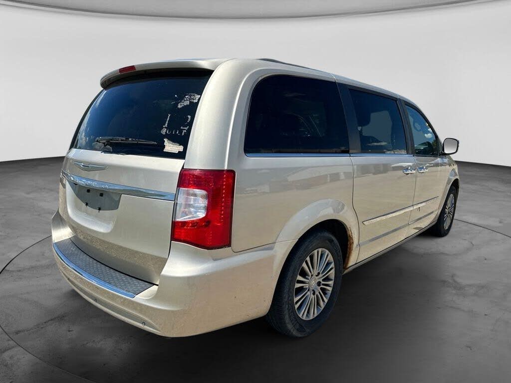 2014 Chrysler Town and Country