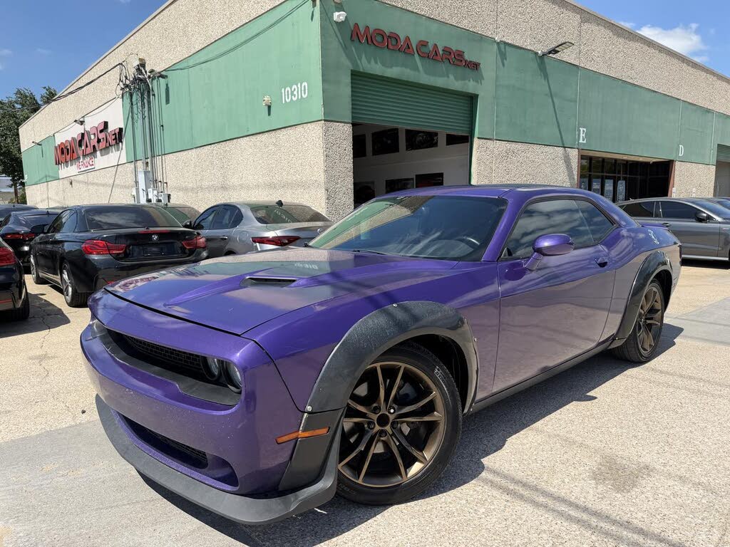 2016 Dodge Challenger SXT Plus — photo 1 of 12