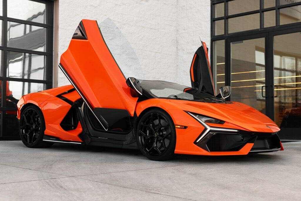 Lamborghini Revuelto