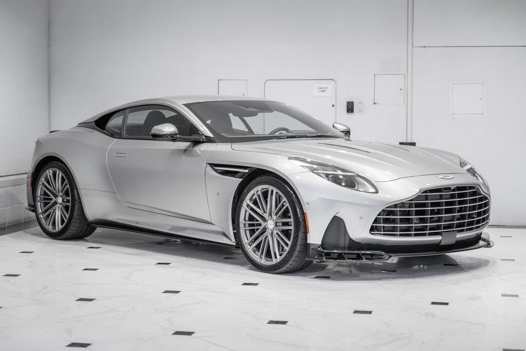 Aston Martin DB12