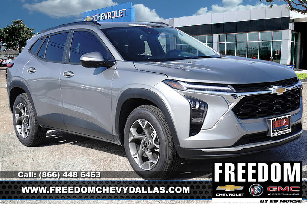2025 Chevrolet Trax LT — photo 1 of 12