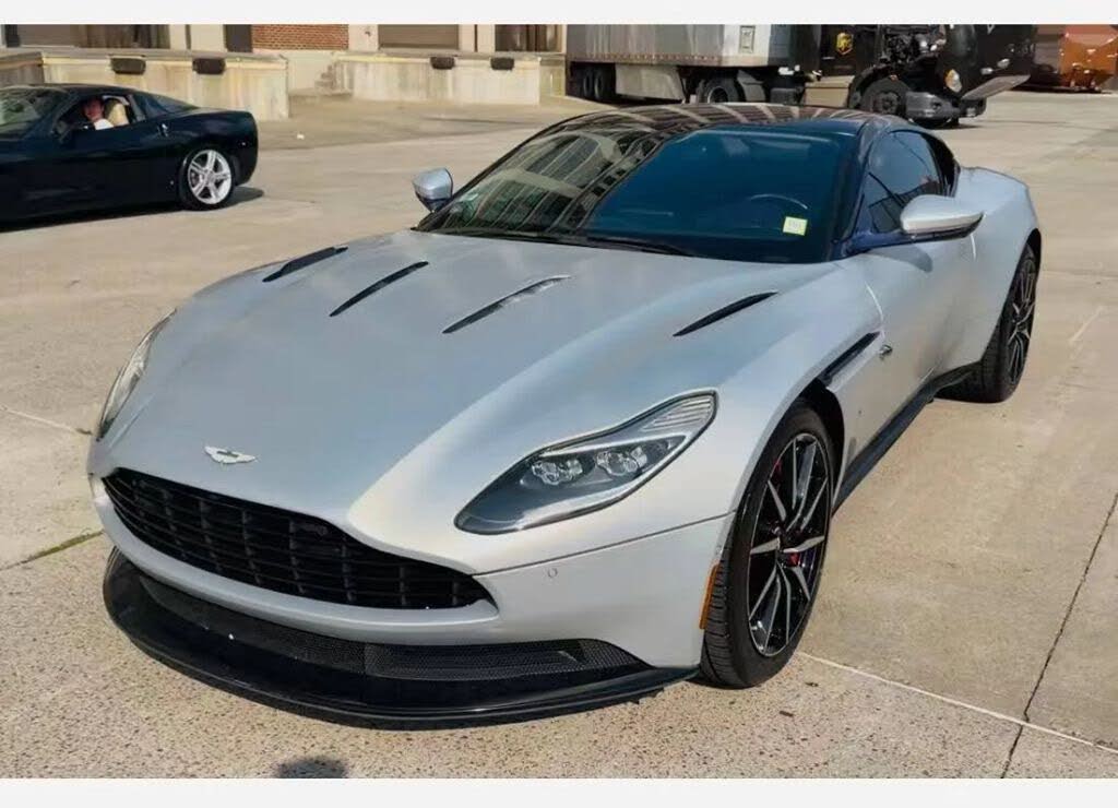 Aston Martin DB11 V12